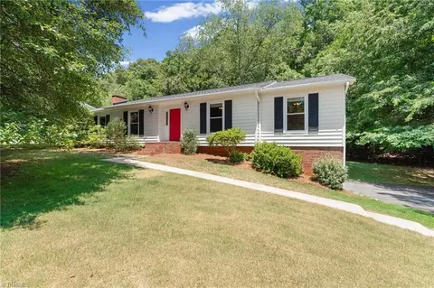 3725 Crestbrook Ln, Pfafftown, NC 27040