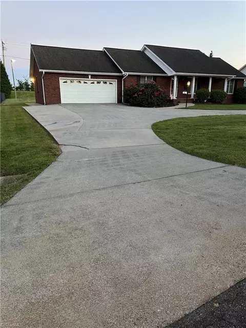 128 Meadowview Rd, Mocksville, NC 27028