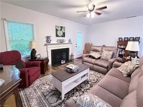 765 Oakland Dr #G, Elkin, NC 28621