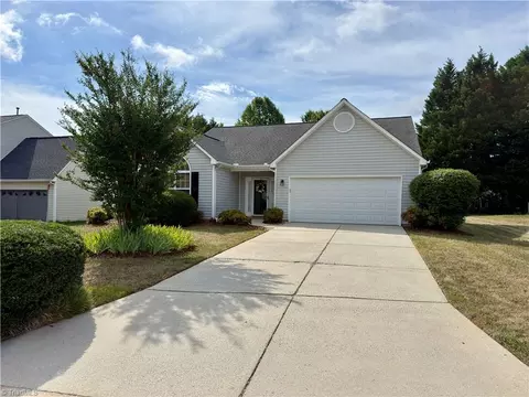 3706 Queenswood Ln, Jamestown, NC 27282
