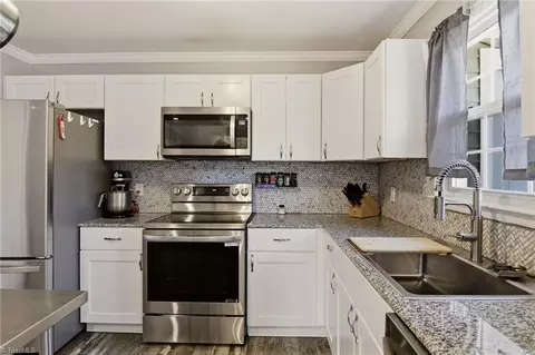 Kitchen - 202 Turkey Hill Dr, King, NC 27021 photo 3 of 5