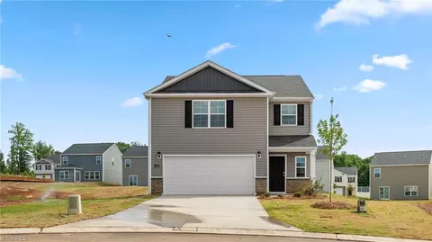 633 Beechwood Cir, Thomasville, NC 27360