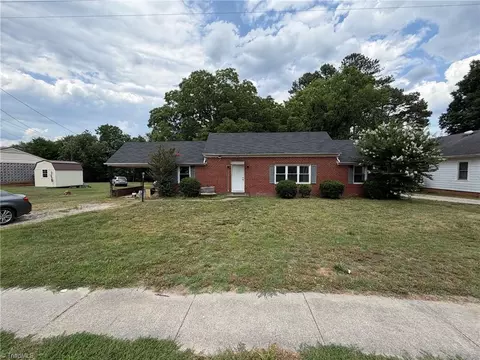 992 Main St, Yanceyville, NC 27379