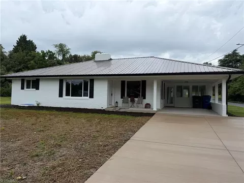 1354 Forrest Dr, Mount Airy, NC 27030