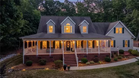 697 Graceland Dr, Asheboro, NC 27205