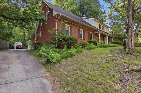 1056 Cantering Rd, High Point, NC 27262 photo 2