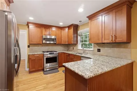 1056 Cantering Rd, High Point, NC 27262 photo 9