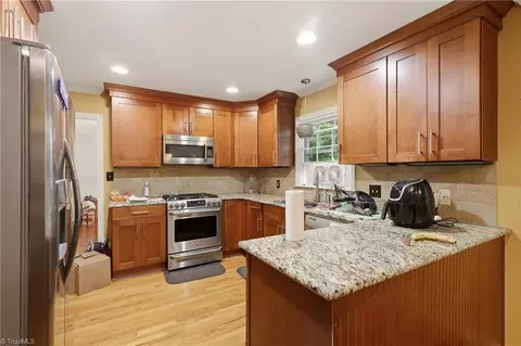 1056 Cantering Rd, High Point, NC 27262 photo 8