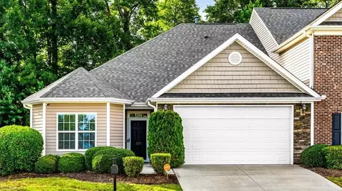 125 Chestnut Bend Dr, Greensboro, NC 27406