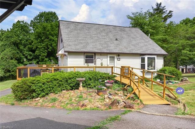 4908 Southwin Dr, Winston Salem, NC 27104