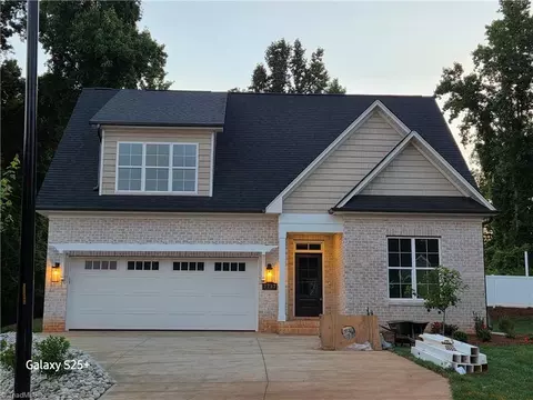 2737 Zuni Ct, Winston Salem, NC 27106