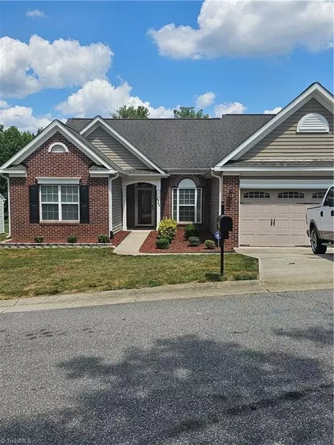 4368 Glenmore Creek Dr, Winston Salem, NC 27107