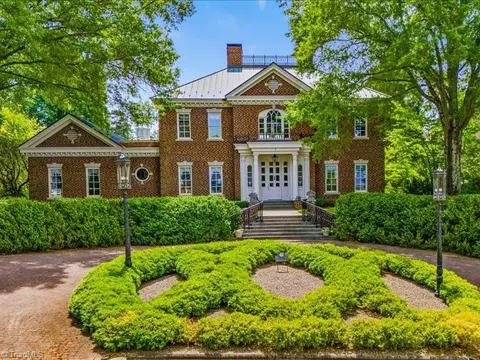 7 Clubview Ct, Greensboro, NC 27410
