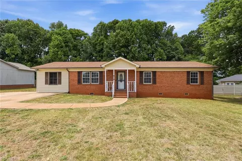 Exterior - 4041 Cresent Ave, Trinity, NC 27370 photo 6 of 6