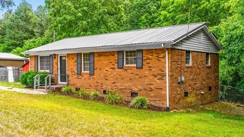 Exterior - 5479 Kimberly Ln, Trinity, NC 27370 photo 4 of 5