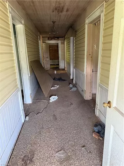 Entry Way - 607 Kirby Rd, King, NC 27021 photo 5 of 5