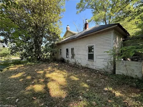Exterior - 607 Kirby Rd, King, NC 27021 photo 2 of 10