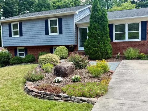 111 Ridgewood Dr, Lexington, NC 27292