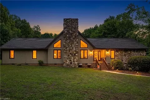 3505 Ivey Ln, Trinity, NC 27370 photo 1