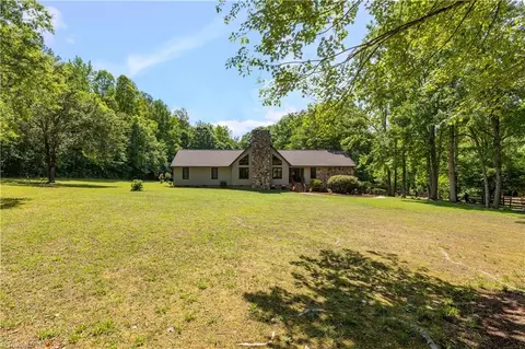 3505 Ivey Ln, Trinity, NC 27370 photo 2