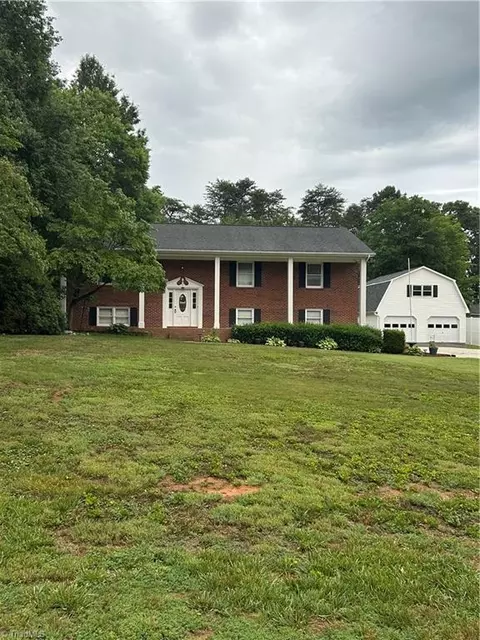 436 Forest Creek Dr, Winston Salem, NC 27107