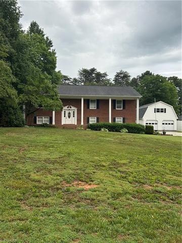 436 Forest Creek Dr, Winston Salem, NC 27107