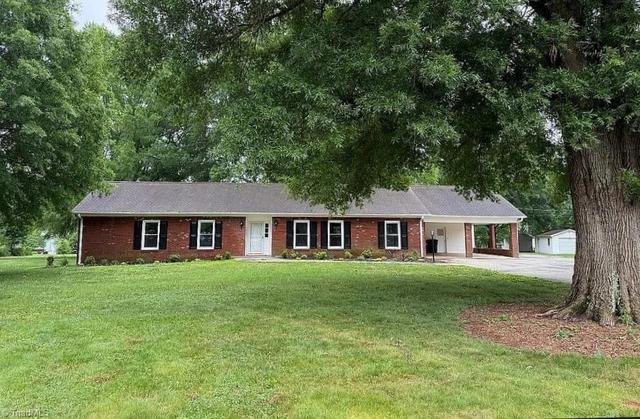 6004 Santa Maria Dr, Winston Salem, NC 27106