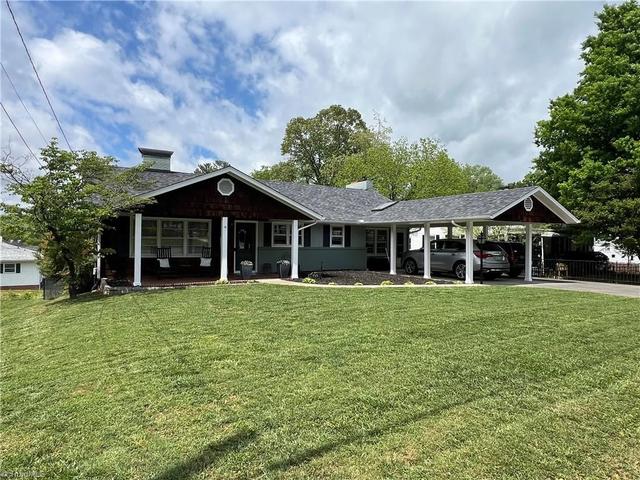 1529 Five Oaks Trl, Mount Airy, NC 27030