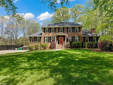 3800 Tangle Oak Dr, Clemmons, NC 27012