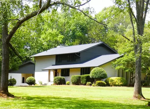 167 Overlook Dr, Advance, NC 27006