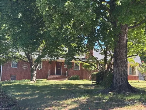 2881 Monticello Dr, Winston Salem, NC 27106