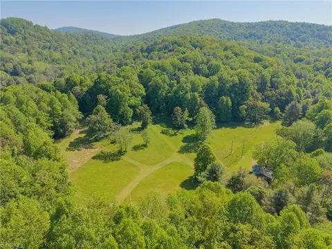 8730 NE Lee Dr, Copper Hill, VA 24079