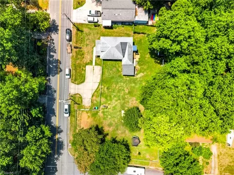 413 415 Dayton Ave E, High Point, NC 27262 photo 2