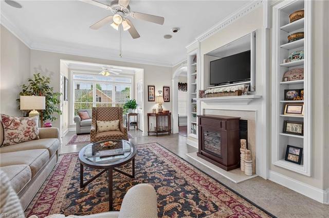 522 College Rd #207, Greensboro, NC 27410