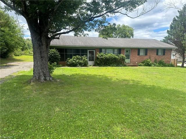 529 E Devon Dr E, Mount Airy, NC 27030