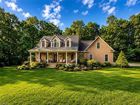 6916 Harvest Glen Dr, Greensboro, NC 27406