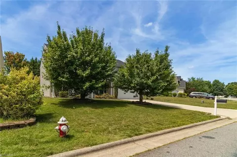 3706 Single Leaf Cir, High Point, NC 27265 photo 3