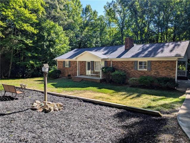 115 Forest Park Dr, Thomasville, NC 27360