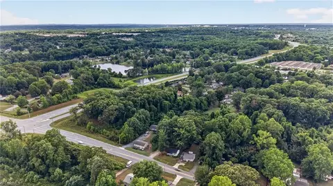 124 Manor Dr, High Point, NC 27260 photo 42
