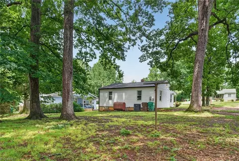 124 Manor Dr, High Point, NC 27260 photo 35