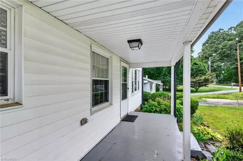 124 Manor Dr, High Point, NC 27260 photo 7