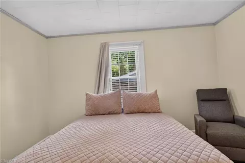 124 Manor Dr, High Point, NC 27260 photo 25