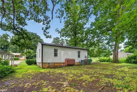 124 Manor Dr, High Point, NC 27260 photo 38