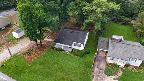 124 Manor Dr, High Point, NC 27260 photo 9