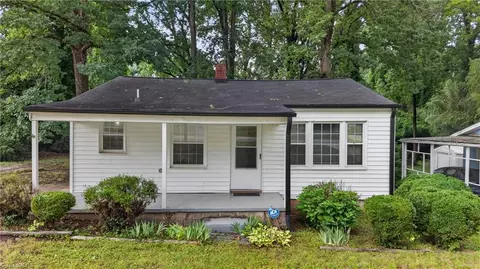 124 Manor Dr, High Point, NC 27260 photo 2