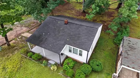124 Manor Dr, High Point, NC 27260 photo 8