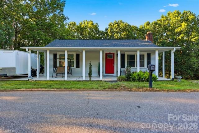 32 Highland Ave W, Granite Falls, NC 28630