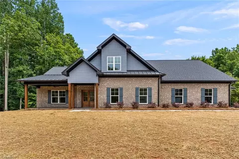 105 Kingsmill Ct, Advance, NC 27006