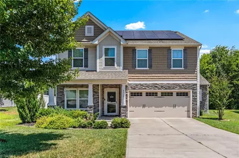 4515 Wedge Dr, Pfafftown, NC 27040