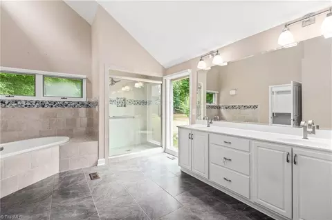 Bath - 4200 Clinard Rd, Clemmons, NC 27012 photo 2 of 6